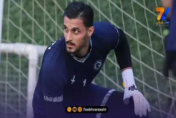 نیمکت نشینی گلر سابق پرسپولیس به دلیل اعتراض!