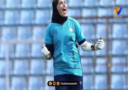 نگاهی به کیک تولد مینیمال زهرا خواجوی دروازه‌بان زن ایرانی