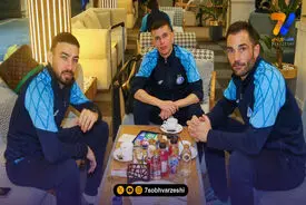 معطلی استقلالی‌ها در فرودگاه برای ویزای امارات!