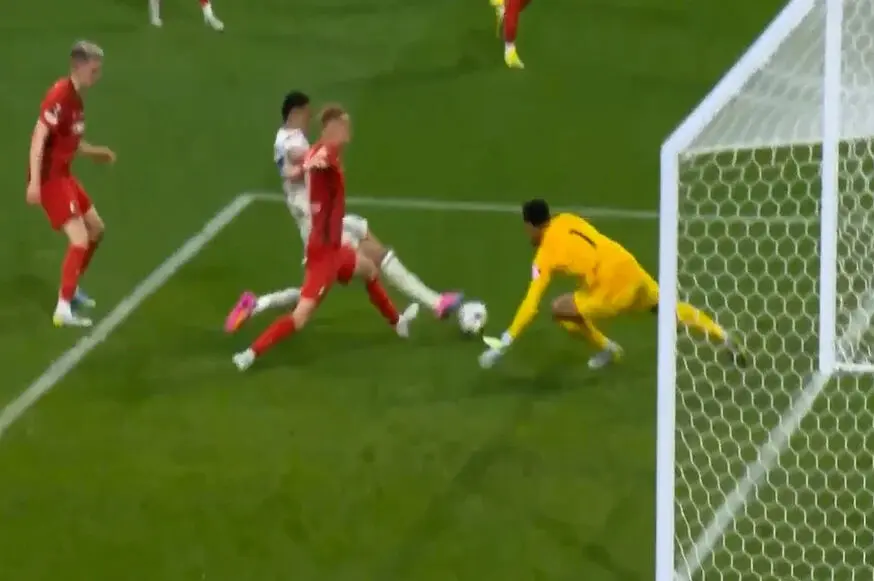 گل سوم استون‌ویلا به فرایبورگ توسط مورگان راجرز