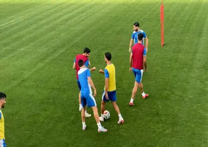کتک خوردن مهدی ترابی از بازیکن‌ها به علت پاس اشتباه