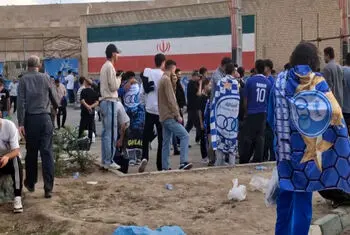 هیجان در اطراف ورزشگاه قبل از دیدار استقلال و مس رفسنجان