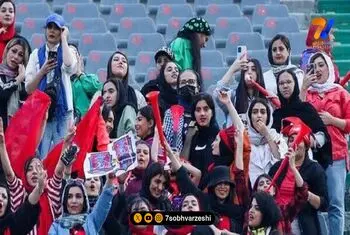 فن پیج | رقص مازندرانی بازیکنان تیم نساجی با هواداران در ورزشگاه