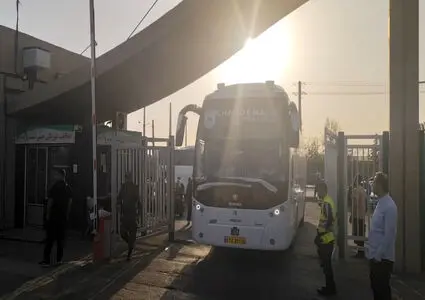 ورود اتوبوس چادرملو به ورزشگاه تختی برای دیدار با استقلال