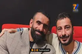 بوسه‌ی نوید محمدزاده روی شانه‌های هادی چوپان