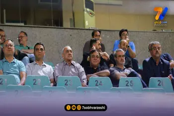 اکبر آقا تماشاگر بازی استقلال! 