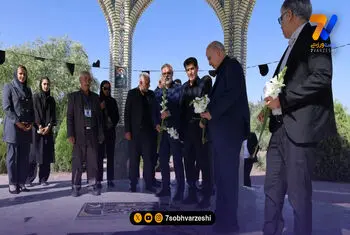 ادای احترام تاج و هیات همراه به شهدای شهرکرد